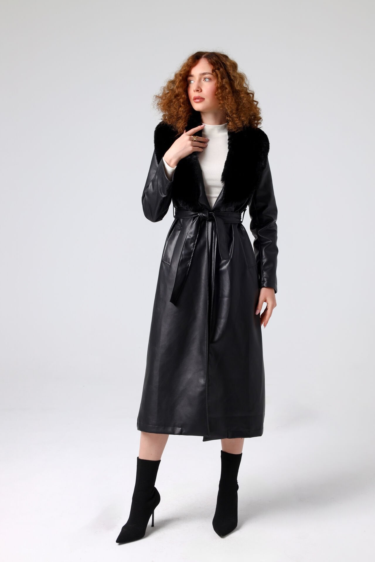 Yakası Kürklü Kaban