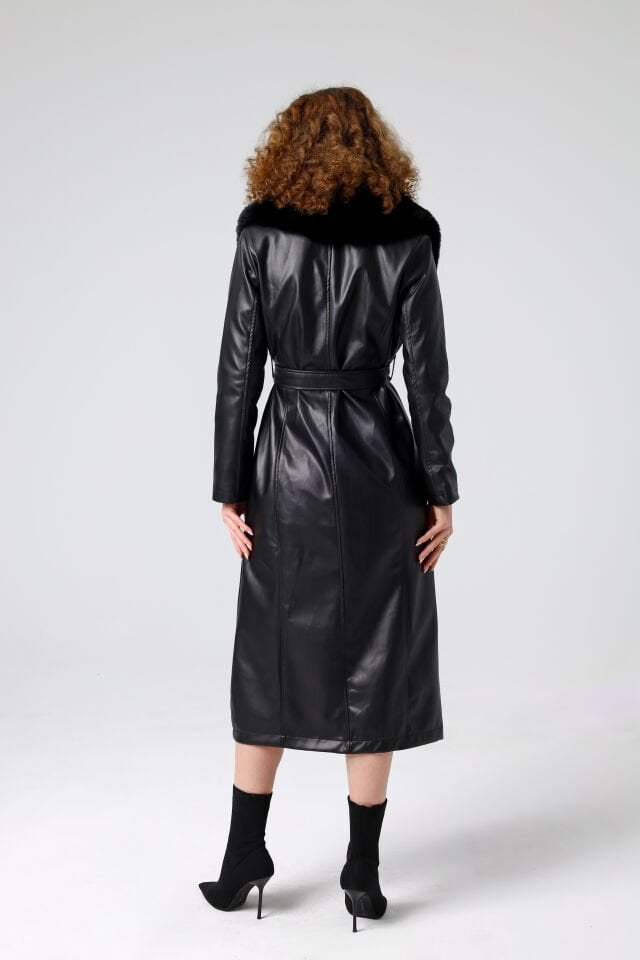 Yakası Kürklü Kaban