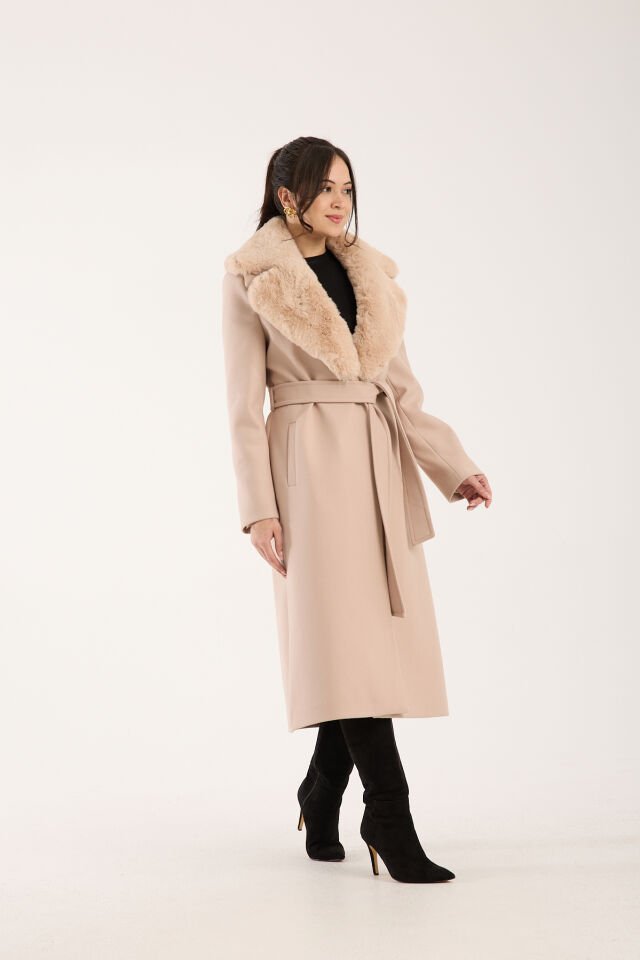 Yakası Kürklü Uzun Kaşe Kaban