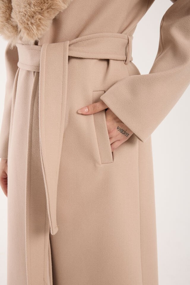 Yakası Kürklü Uzun Kaşe Kaban