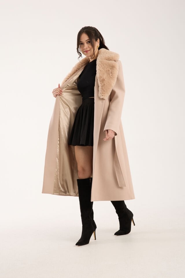 Yakası Kürklü Uzun Kaşe Kaban