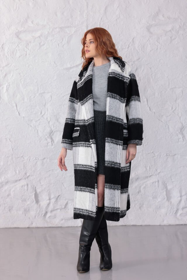 Siyah Beyaz Büyük Ekose Desenli Oversize Yünlü Kaban - Geniş Yakalı Uzun Kışlık Palto Serisi