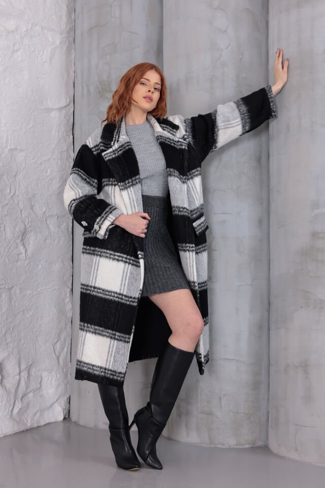 Siyah Beyaz Büyük Ekose Desenli Oversize Yünlü Kaban - Geniş Yakalı Uzun Kışlık Palto Serisi
