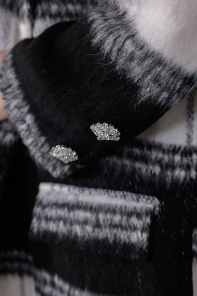 Siyah Beyaz Büyük Ekose Desenli Oversize Yünlü Kaban - Geniş Yakalı Uzun Kışlık Palto Serisi